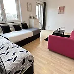 Modern 3 Bedroom Flat In Camden